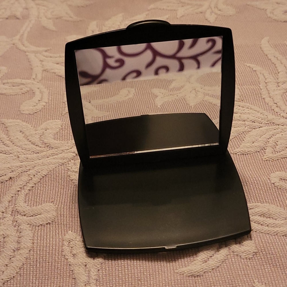 Compact Mirror
